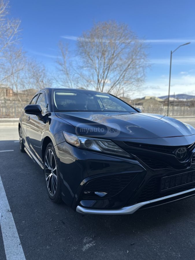 Toyota Camry - фото 3