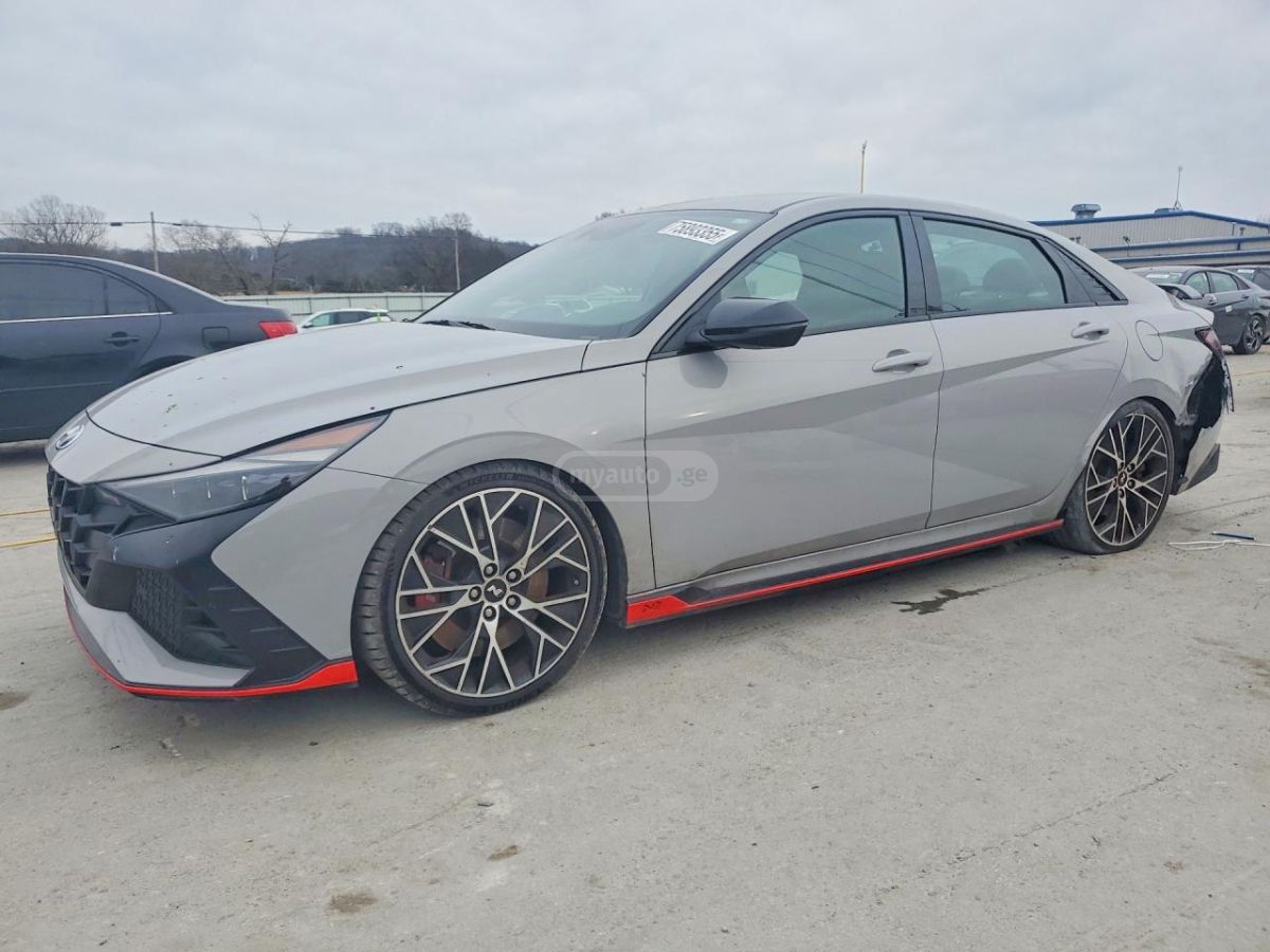 Hyundai Elantra - фото 1