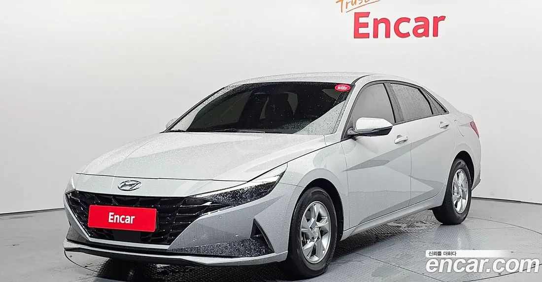 Hyundai Elantra - фото 1