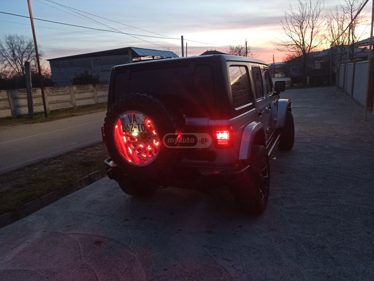 Jeep Wrangler - фото 6