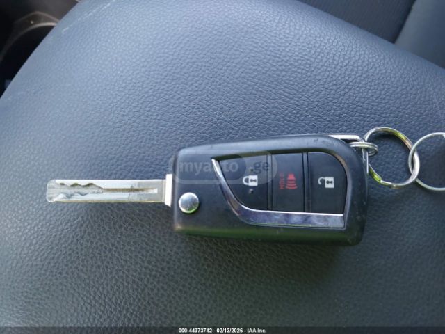 Toyota LE 4dr All Wheel Drive Automat — миниатюра 11