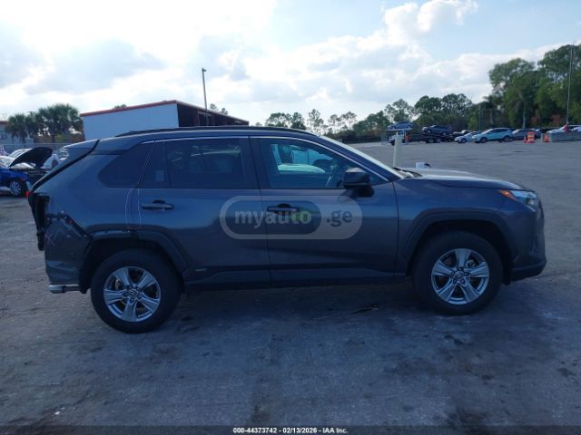 Toyota LE 4dr All Wheel Drive Automat — миниатюра 13