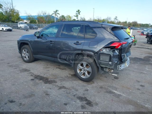 Toyota LE 4dr All Wheel Drive Automat — миниатюра 4