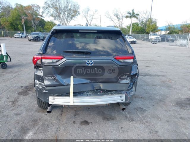 Toyota LE 4dr All Wheel Drive Automat — миниатюра 7