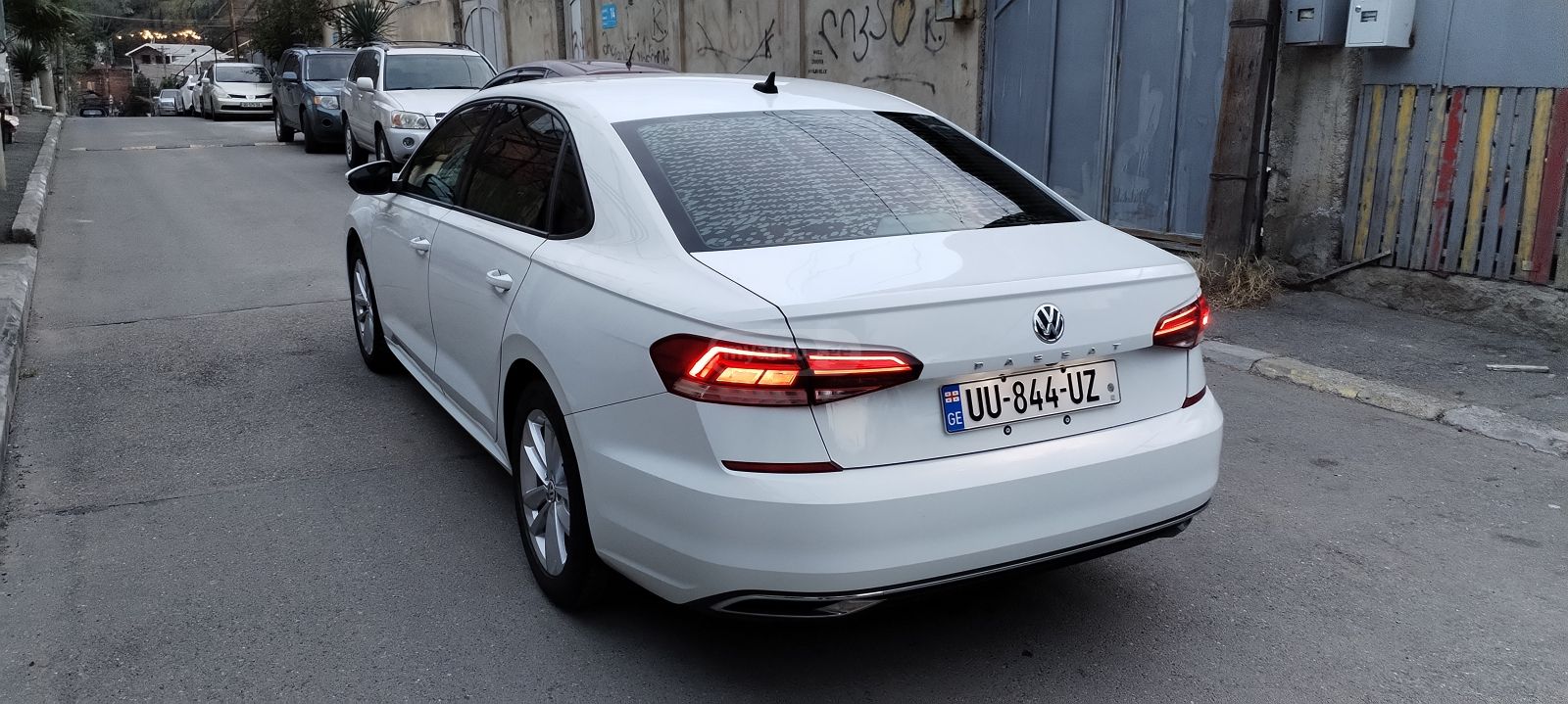 Volkswagen Passat - фото 2