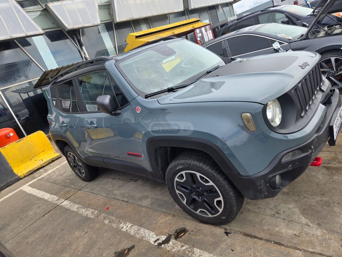 Jeep Renegade - фото 1