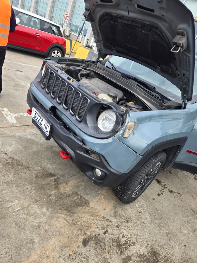 Jeep Renegade - фото 2