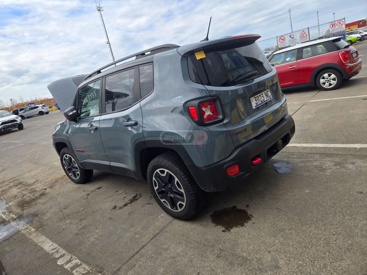 Jeep Renegade - фото 3