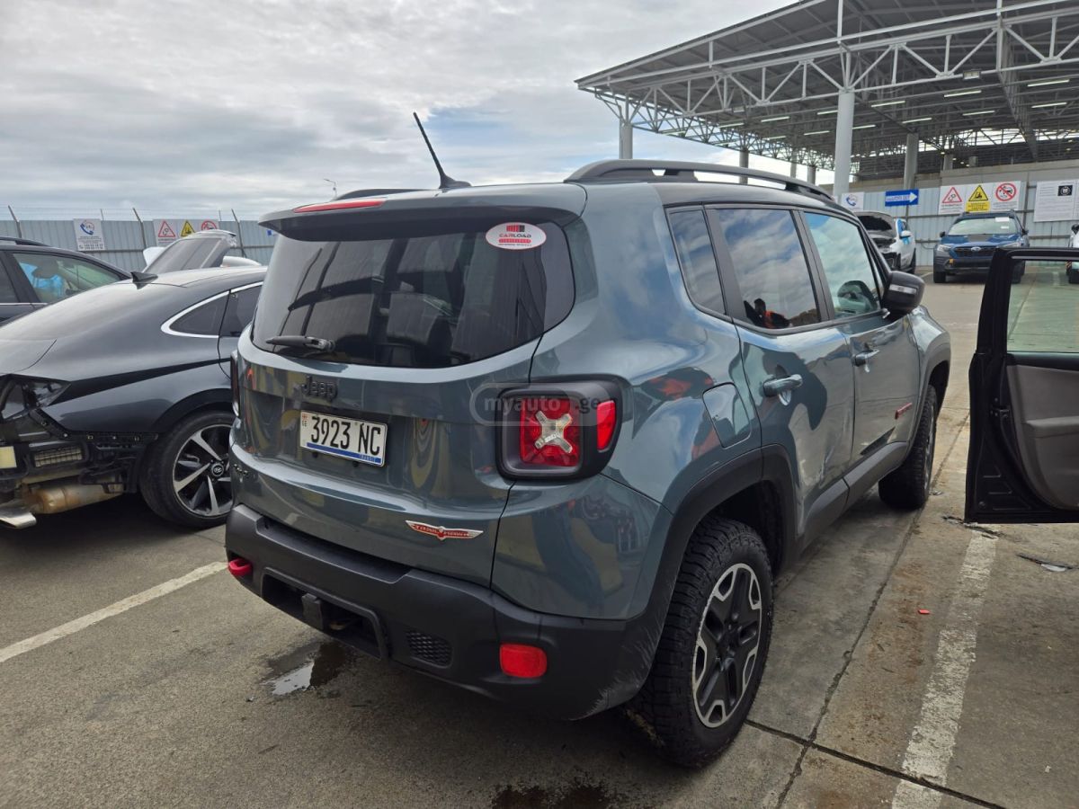 Jeep Renegade - фото 7