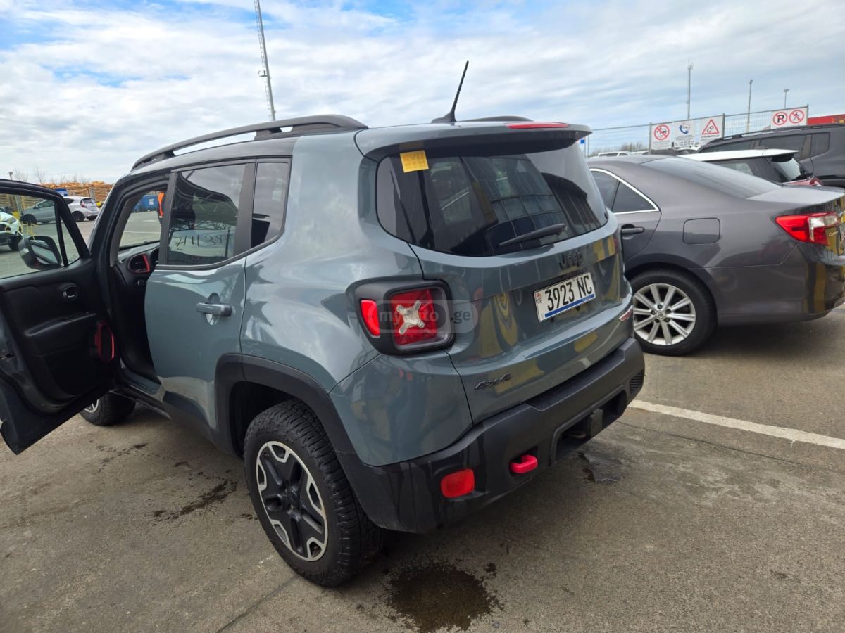 Jeep Renegade - фото 8