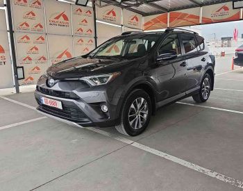 ToyotaRAV 4 Toyota RAV42017