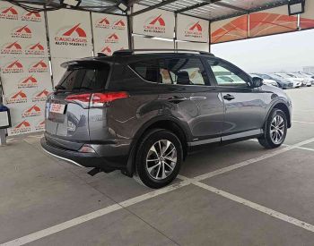 ToyotaRAV 4 Toyota RAV42017