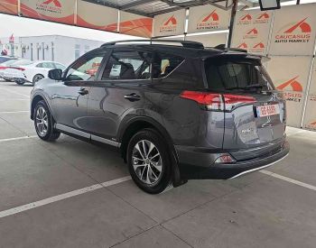 ToyotaRAV 4 Toyota RAV42017