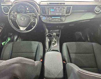 ToyotaRAV 4 Toyota RAV42017