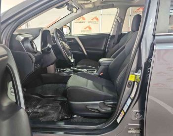 ToyotaRAV 4 Toyota RAV42017