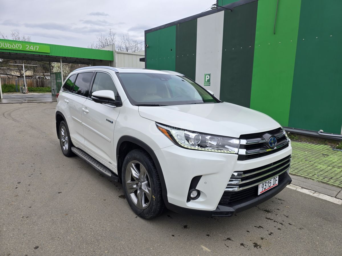 Toyota Highlander - фото 1