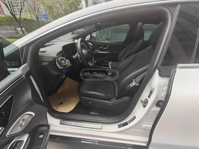 Mercedes-Benz EQE 2022 — миниатюра 11