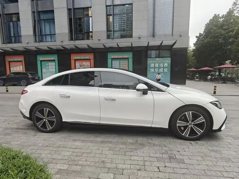 Mercedes-Benz EQE 2022 — миниатюра 8