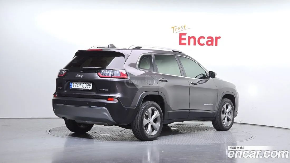 Jeep Cherokee - фото 2