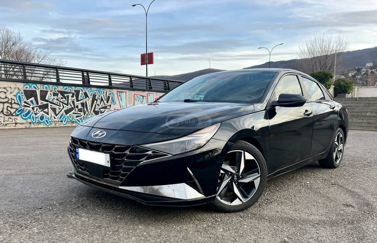 Hyundai Elantra - фото 1