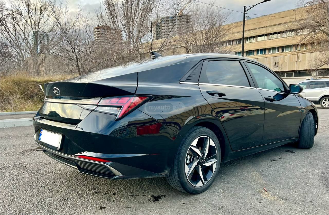 Hyundai Elantra - фото 5