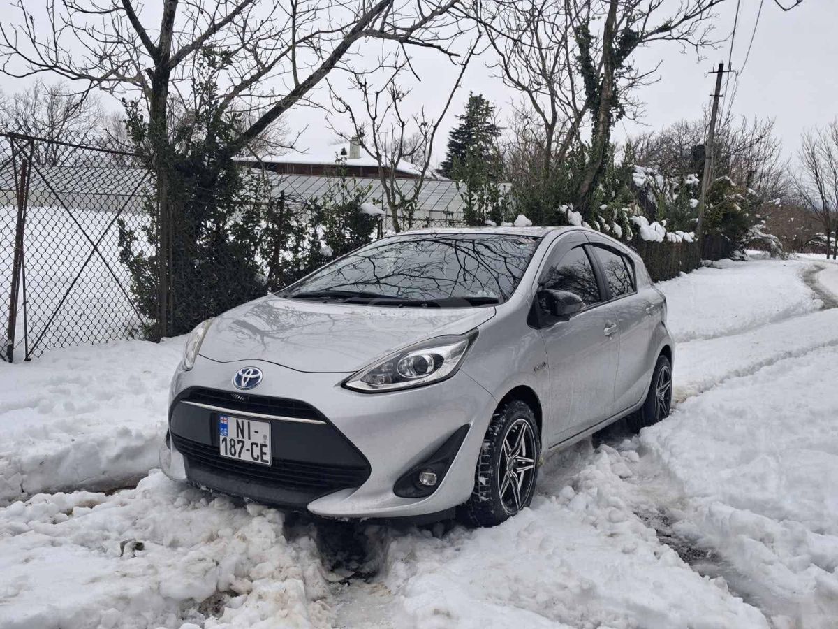 Toyota Aqua - фото 1