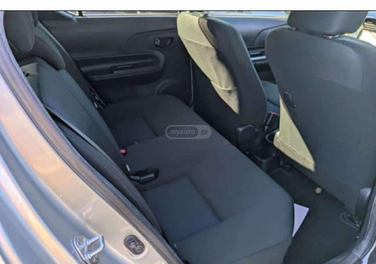 Toyota Aqua - фото 11