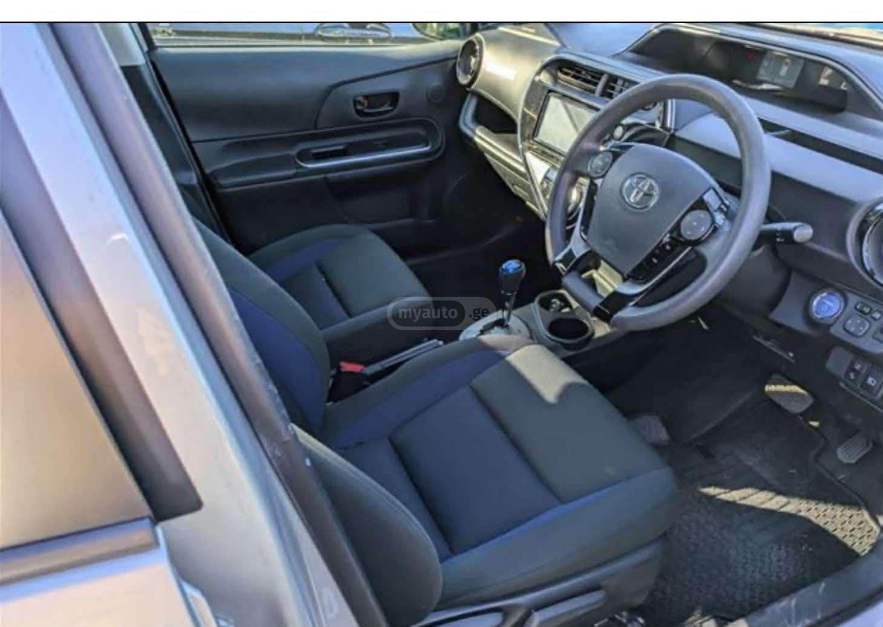 Toyota Aqua - фото 12