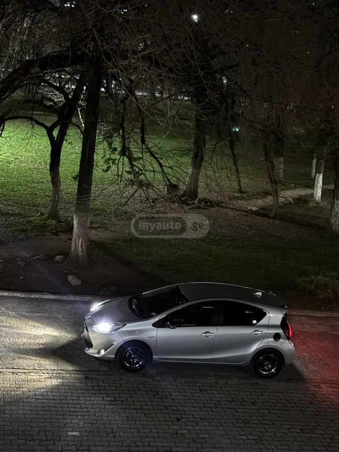 Toyota Aqua - фото 14