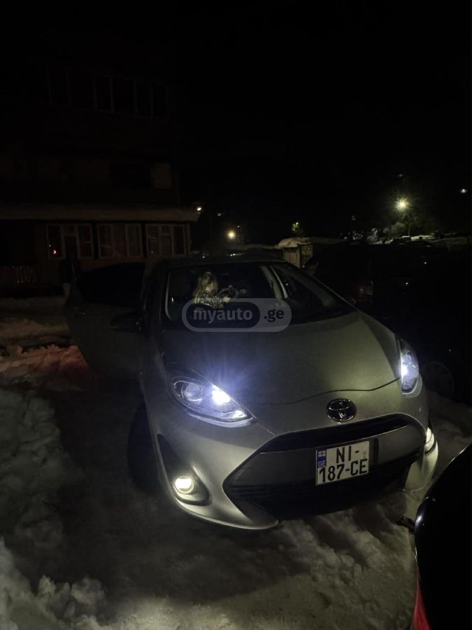 Toyota Aqua - фото 15