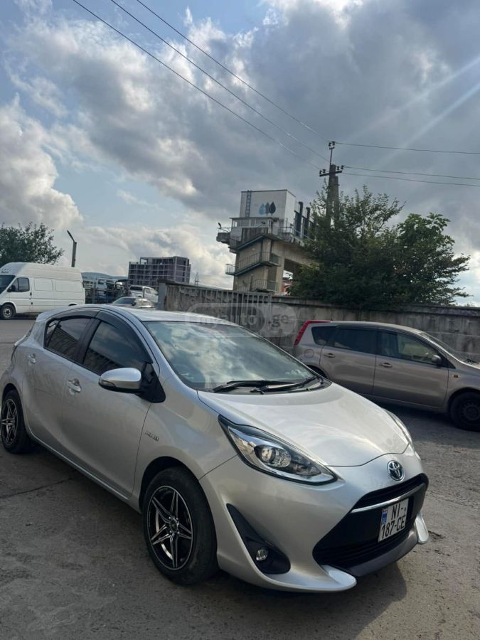 Toyota Aqua - фото 2