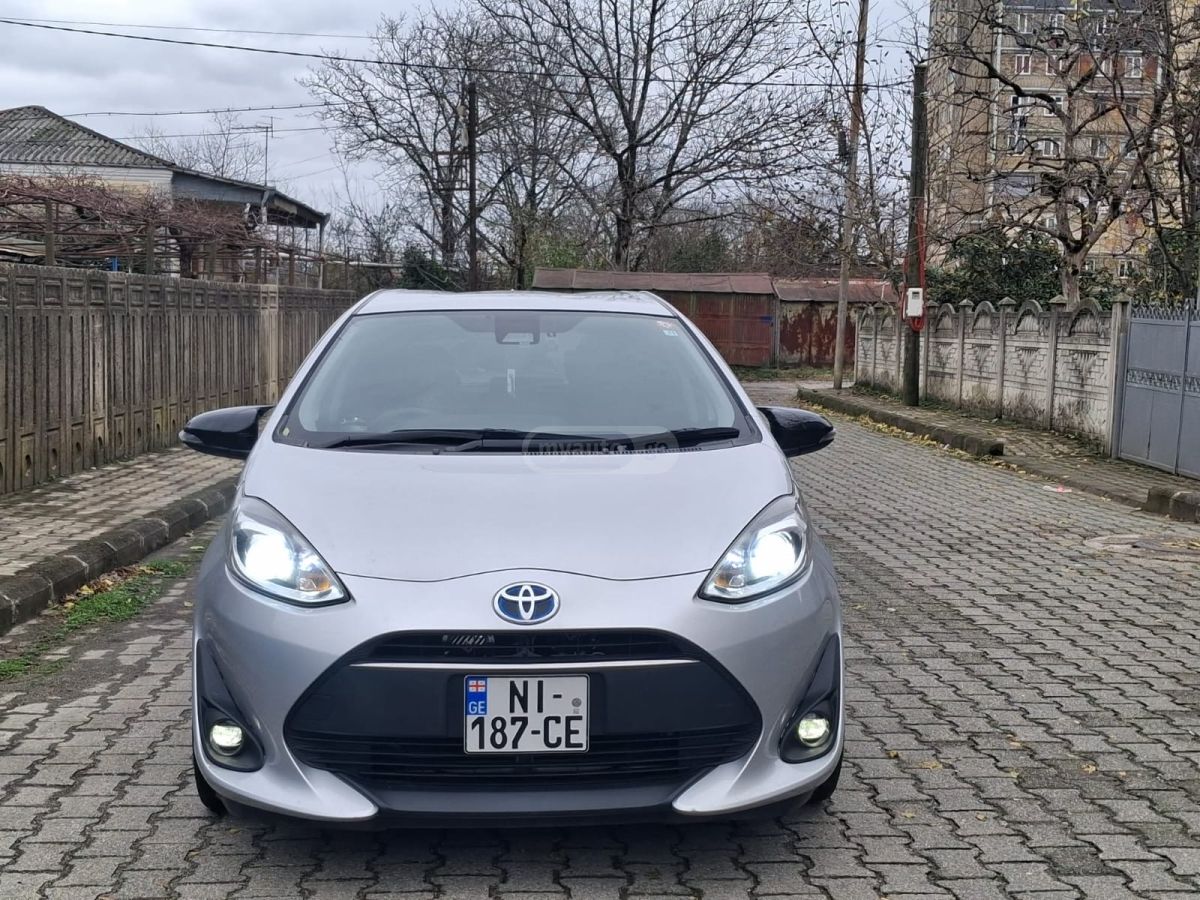 Toyota Aqua - фото 4