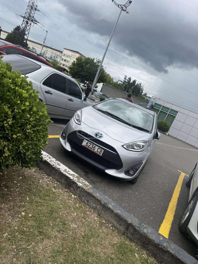 Toyota Aqua - фото 7