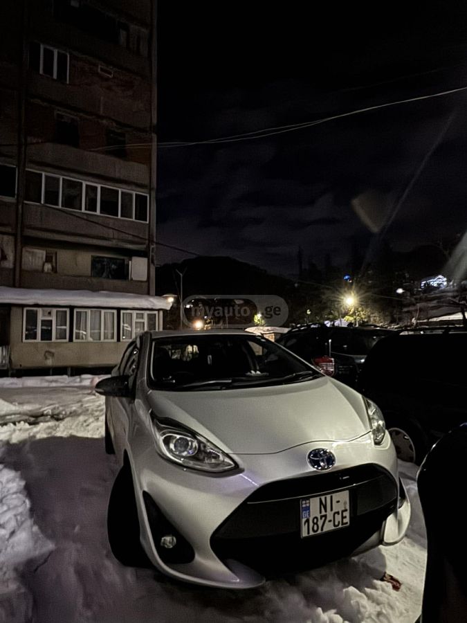 Toyota Aqua - фото 8