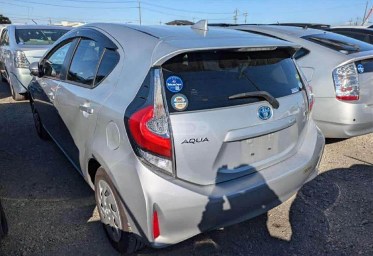 Toyota Aqua - фото 9