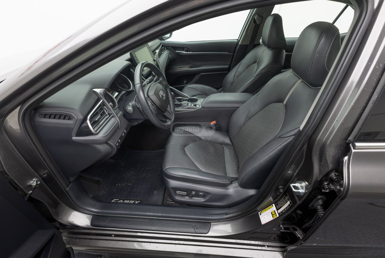 Toyota XSE 4dr Front-Wheel Drive Seda — миниатюра 13