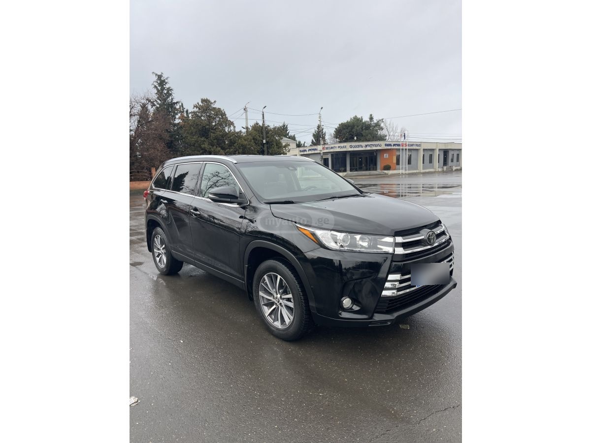 Toyota Highlander - фото 1