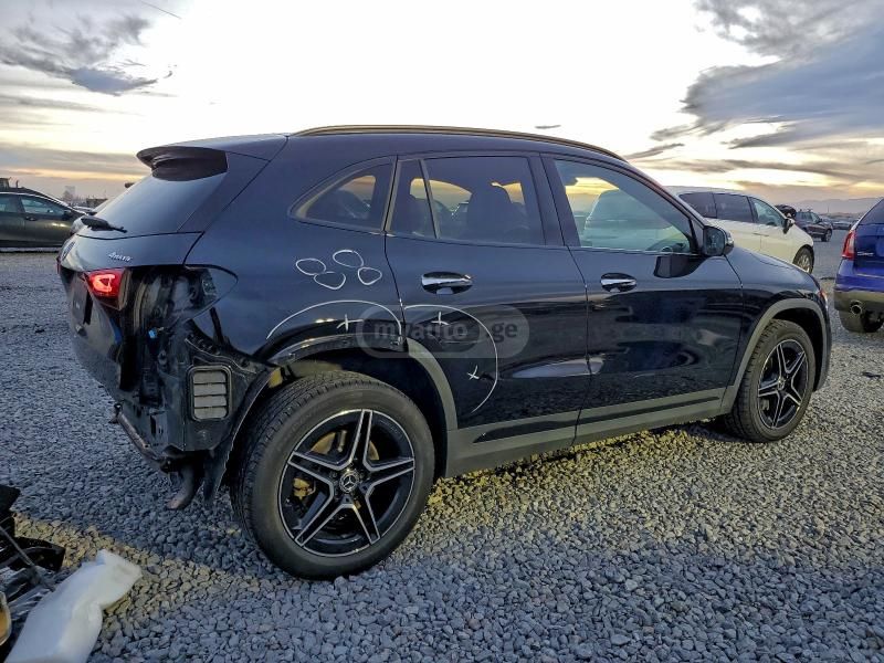 Mercedes-Benz Base GLA 250 4dr All-Wheel Dri — миниатюра 3