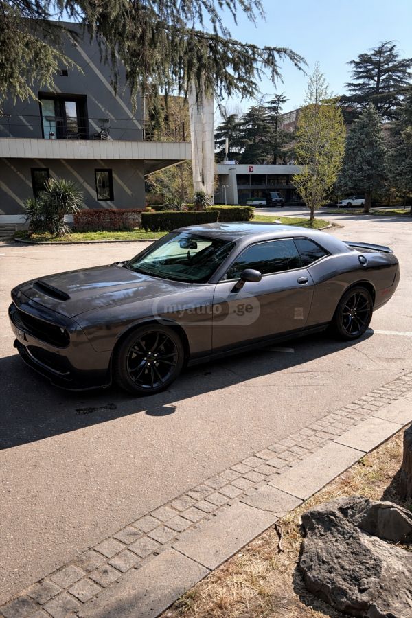Dodge Challenger - фото 1