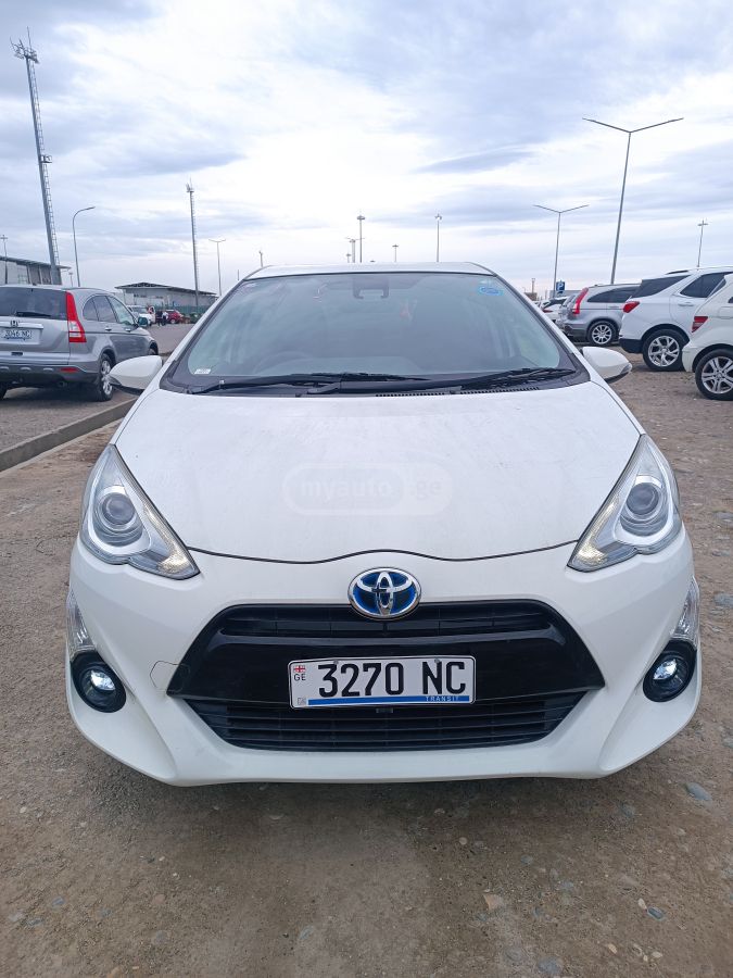 Toyota Aqua - фото 2