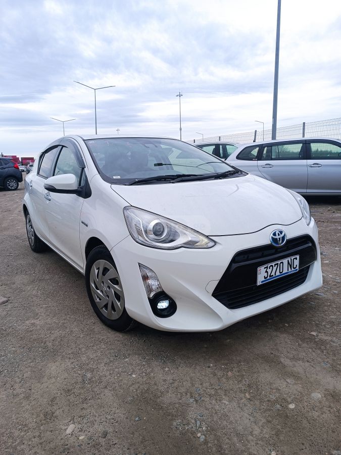 Toyota Aqua - фото 3