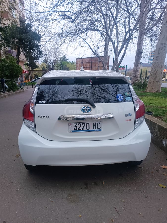 Toyota Aqua - фото 6