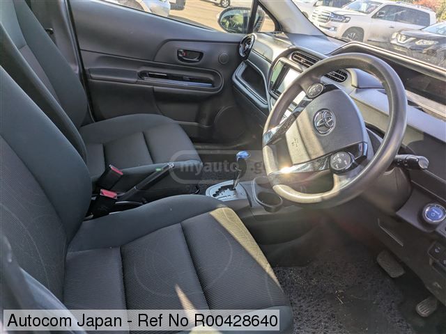 Toyota Aqua - фото 9