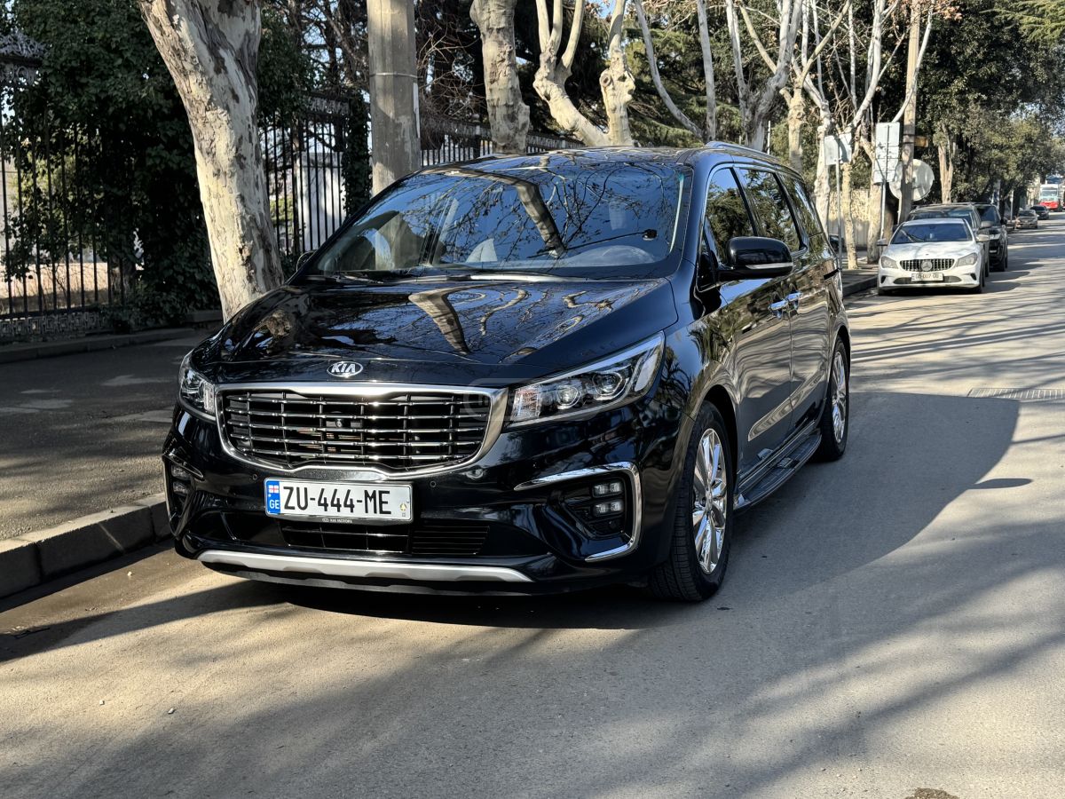 Kia Carnival - фото 1