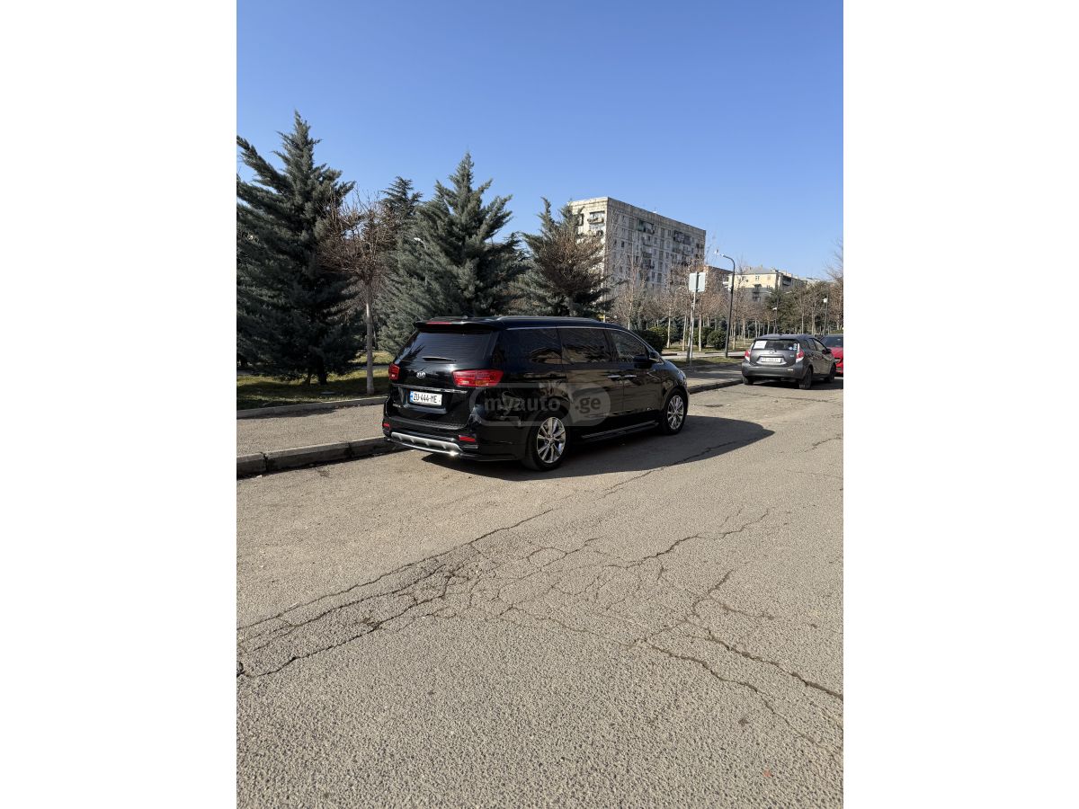 Kia Carnival - фото 3