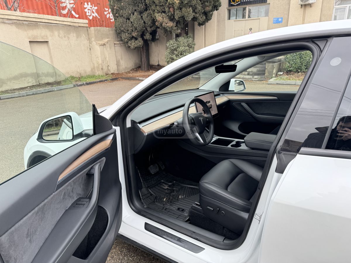 Tesla Model Y - фото 10