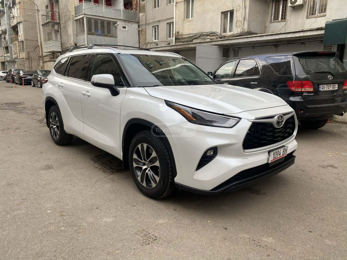 Toyota Highlander - фото 1