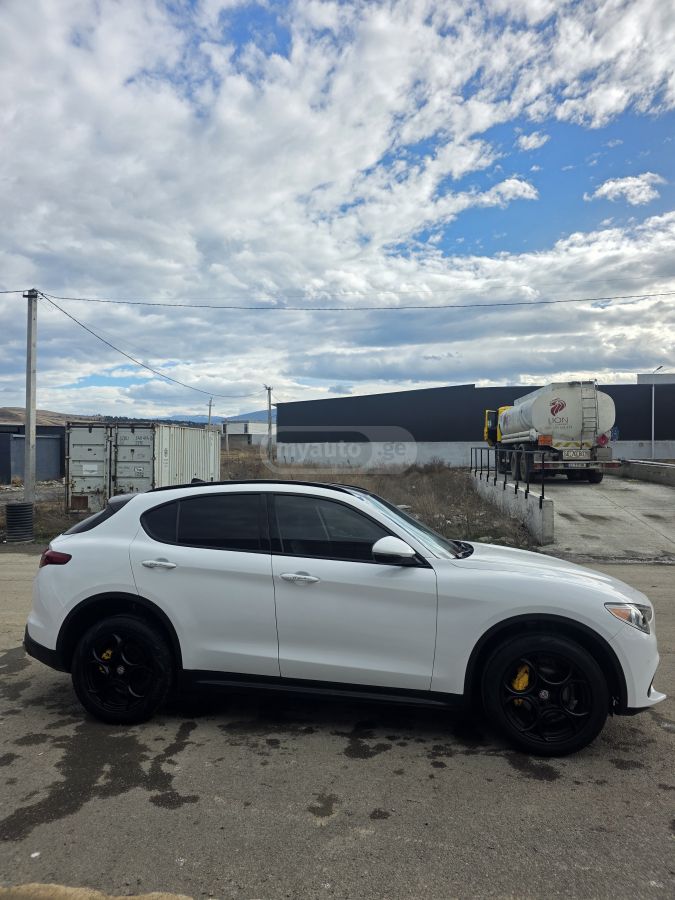 Alfa Romeo Stelvio - фото 3