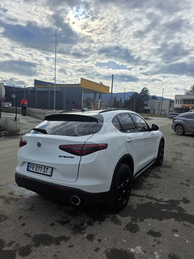 Alfa Romeo Stelvio - фото 4