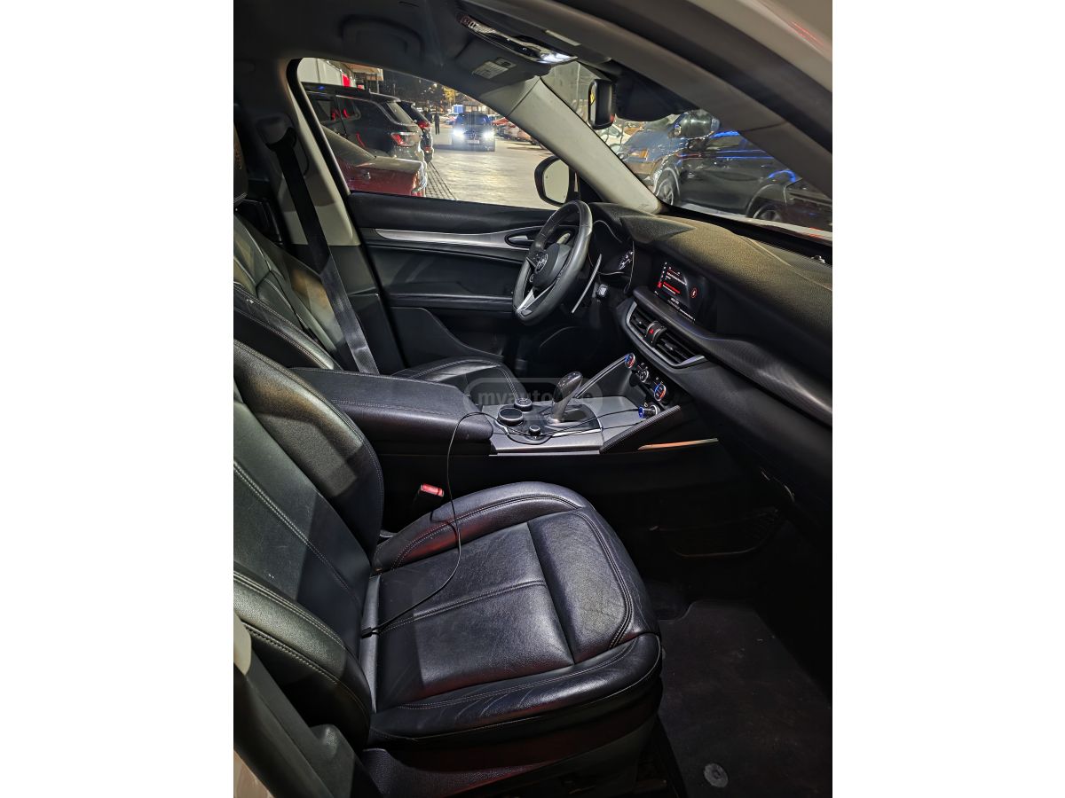 Alfa Romeo Stelvio - фото 8